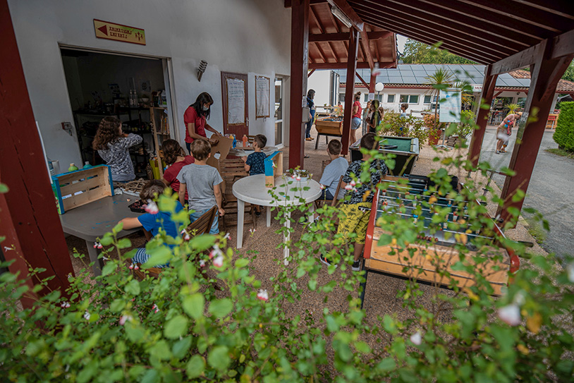 de kinderclub van de camping