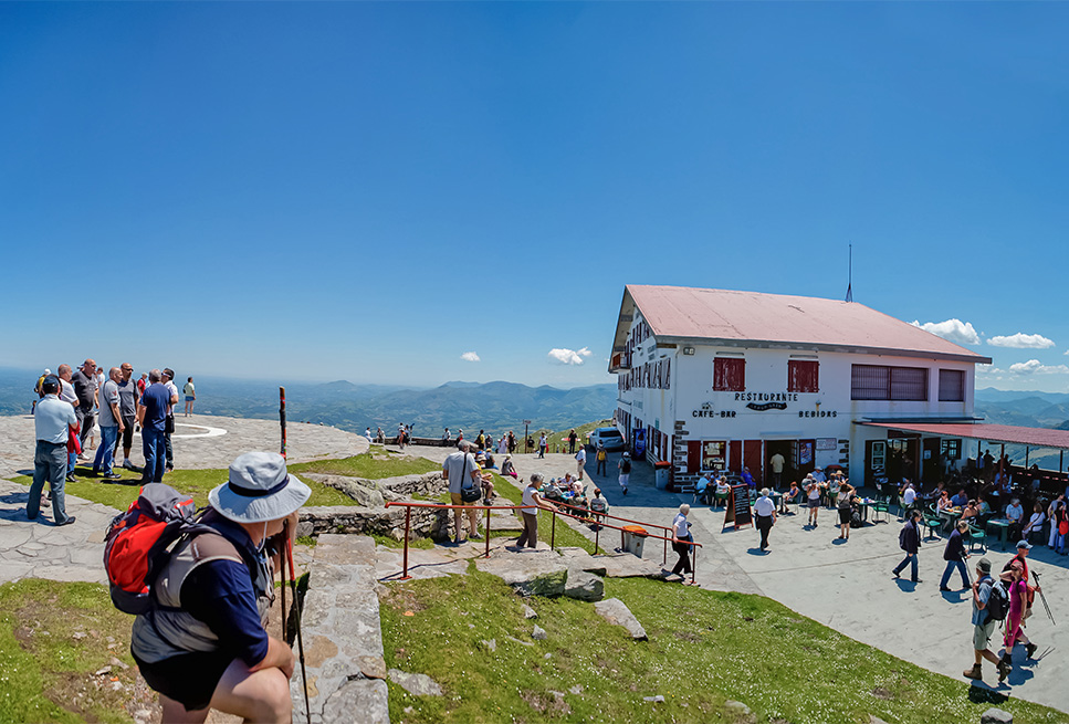 la cumbre de la rhune en el país vasco