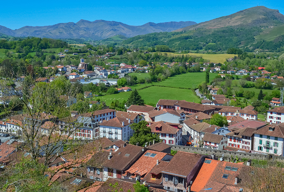 saint jean pied de port am Fuße der Berge